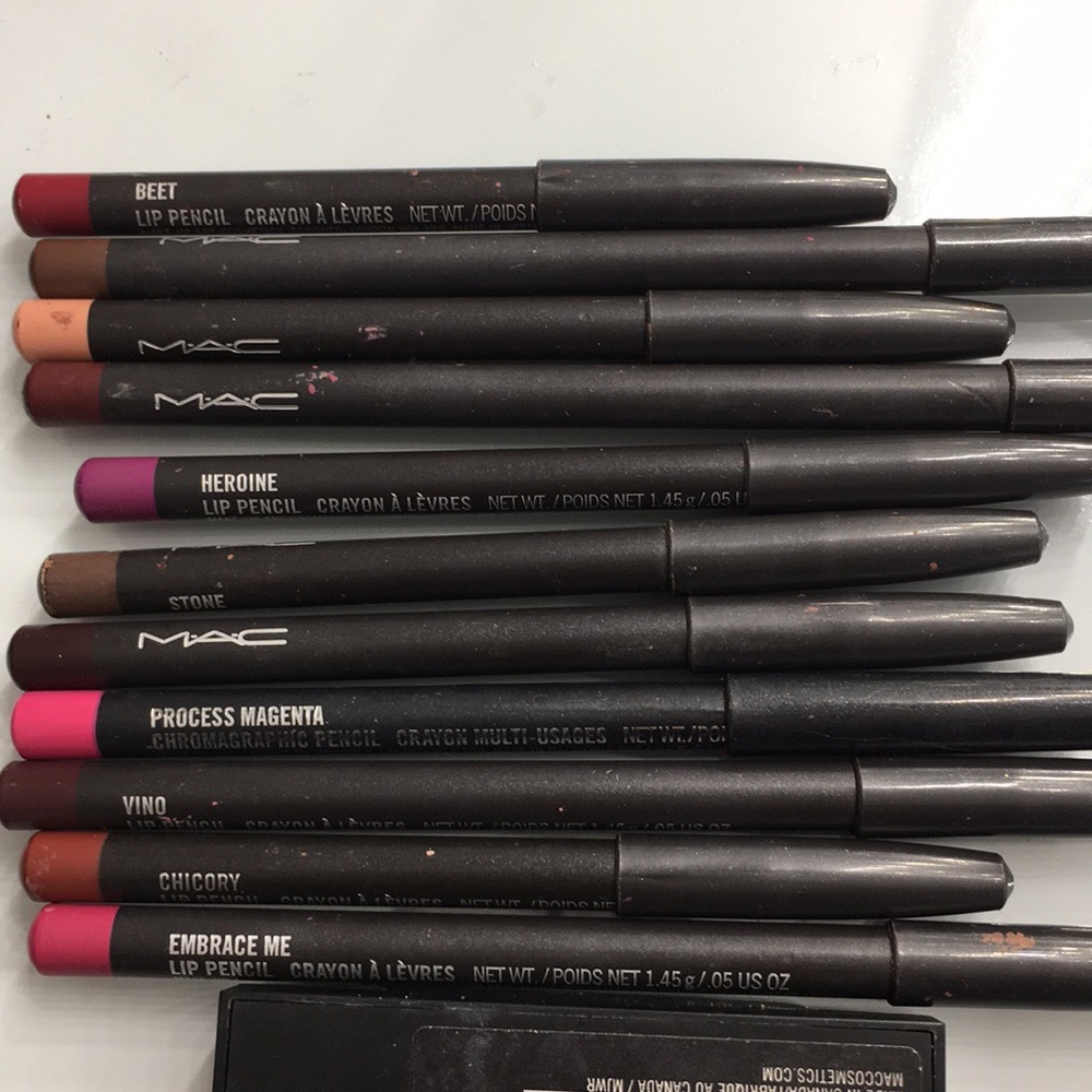 Custom listing lipliners